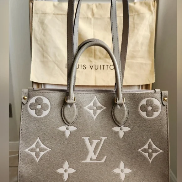 Louis Vuitton Giant Monogram Empreinte Tourterelle Onthego MM - Picture 2 of 15